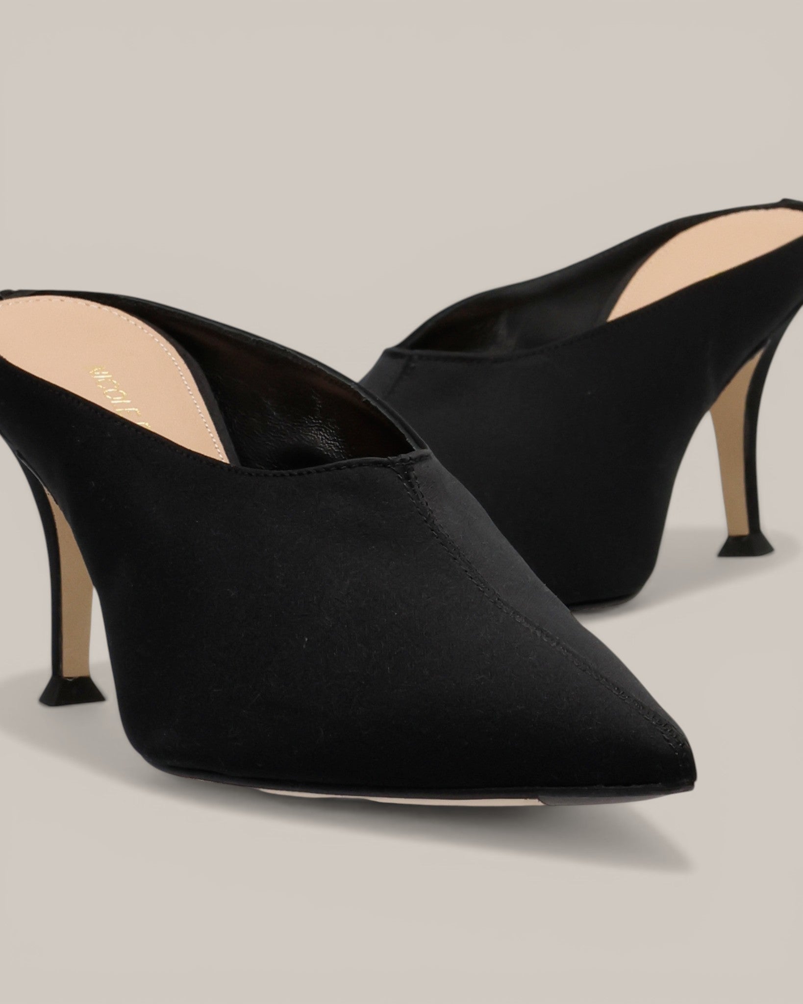 Nicole Bonnet Décolleté Raso