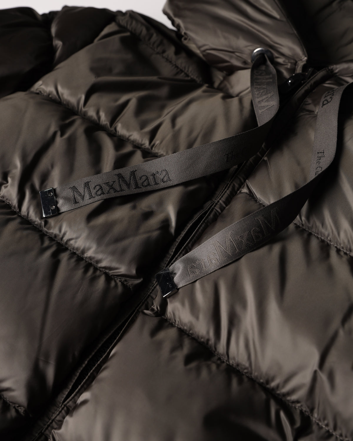 S Max Mara Kurze Daunenjacke mit Kapuze